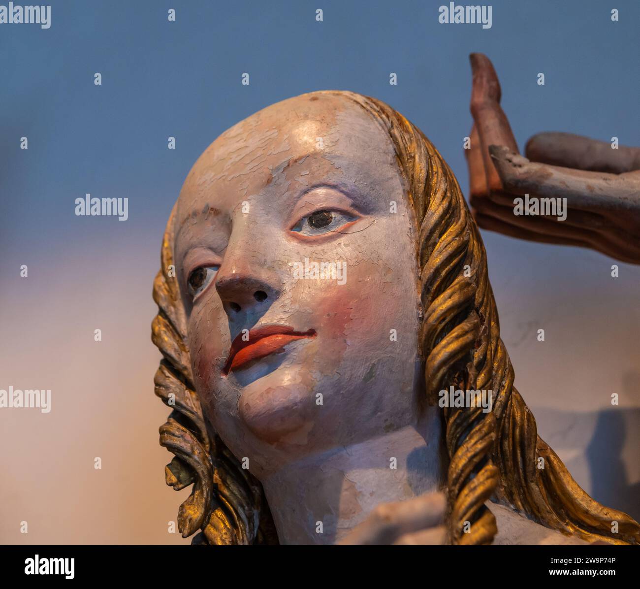 Hofburg, Museo Diocesano, Bressanone, alto Adige, Italia, 12 giugno 2023: Arte rinascimentale, Incoronazione di Maria, dettagli della statua di Maria,(1515) Foto Stock