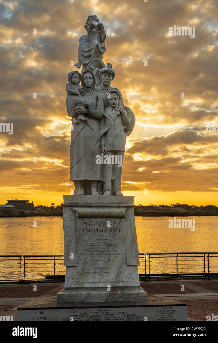 New Orleans, LOUISIANA - 29 ottobre 2023: Monumento alla scultura di Franco Alessandrini sulle rive del fiume Mississippi in Louisiana Foto Stock