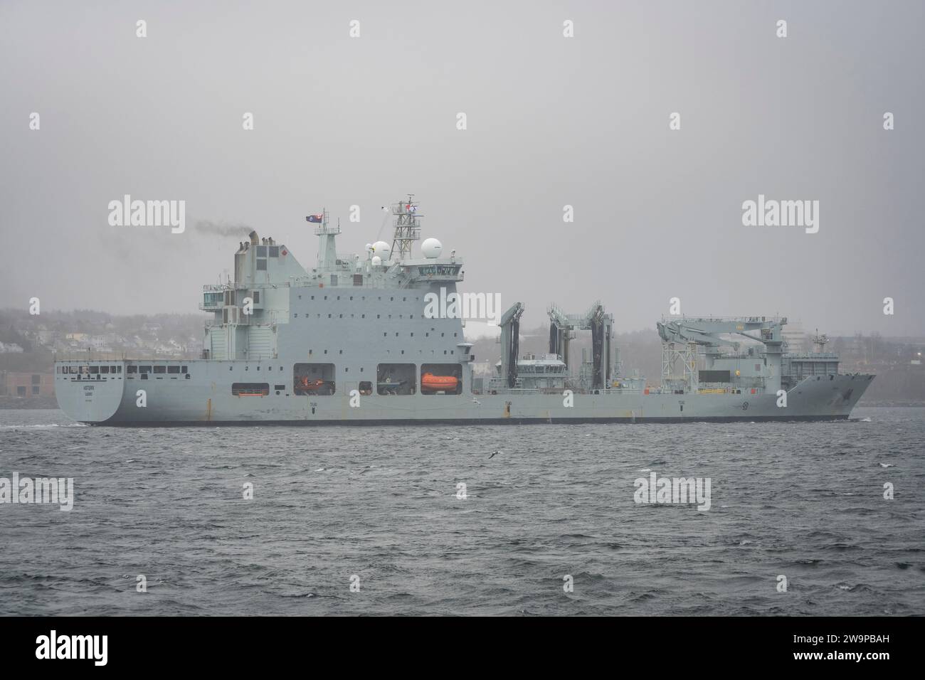 La nave di rifornimento ad interim della Royal Canadian Navy MV Asterix in partenza da Halifax, nuova Scozia, Canada. Foto Stock