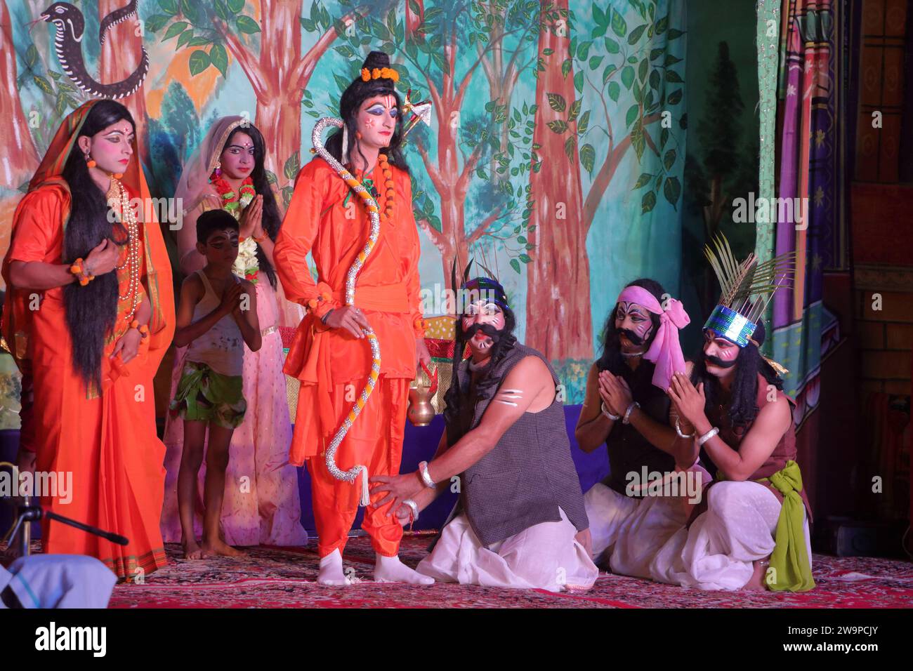 Dialogo tra RAM, Lakshman e Sita durante la messa in scena di Ramlila. Foto Stock