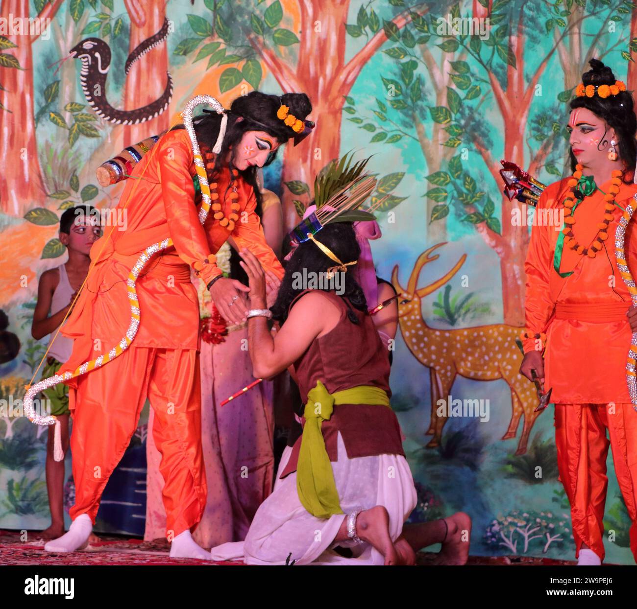 Dialogo tra RAM, Lakshman e Sita durante la messa in scena di Ramlila. Foto Stock