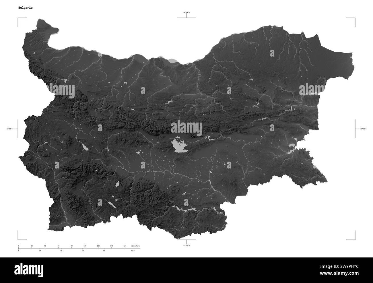 Forma di una mappa di elevazione in scala di grigi con laghi e fiumi della Bulgaria, con scala di distanza e coordinate di confine della mappa, isolati su bianco Foto Stock