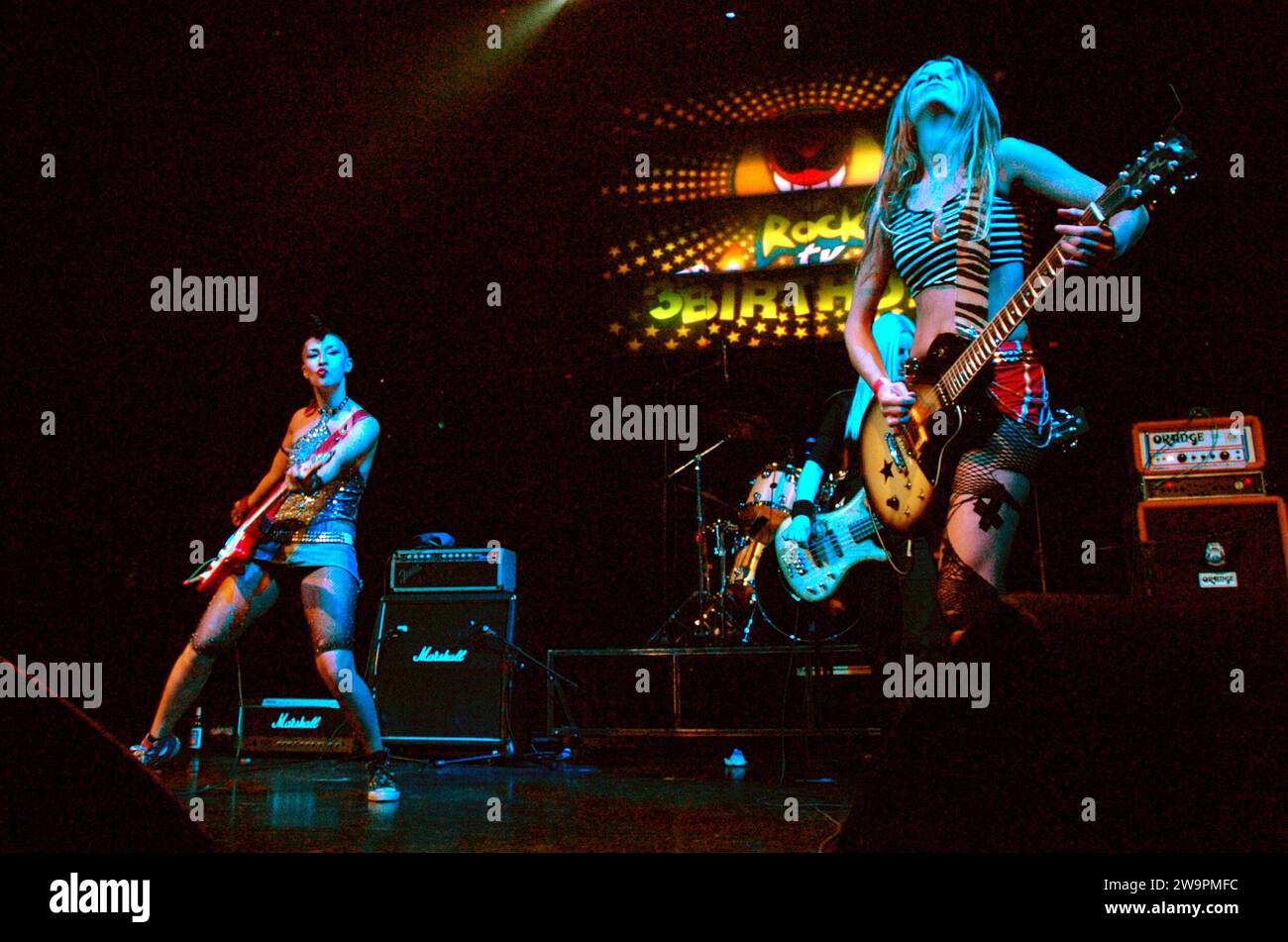 Milano Italia 2004-11-25 : bambole di pezza, gruppo musicale femminile pop punk italiano, durante il concerto dal vivo al Rolling Stone Foto Stock