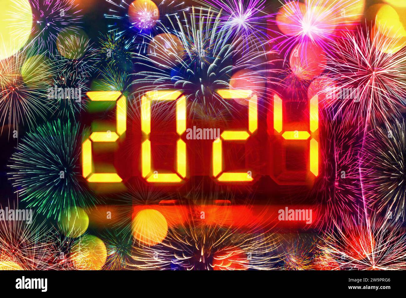 Light display with the Year 2024 e fuochi d'artificio, Symbol Photo New Year 2024, fotomontaggio Foto Stock