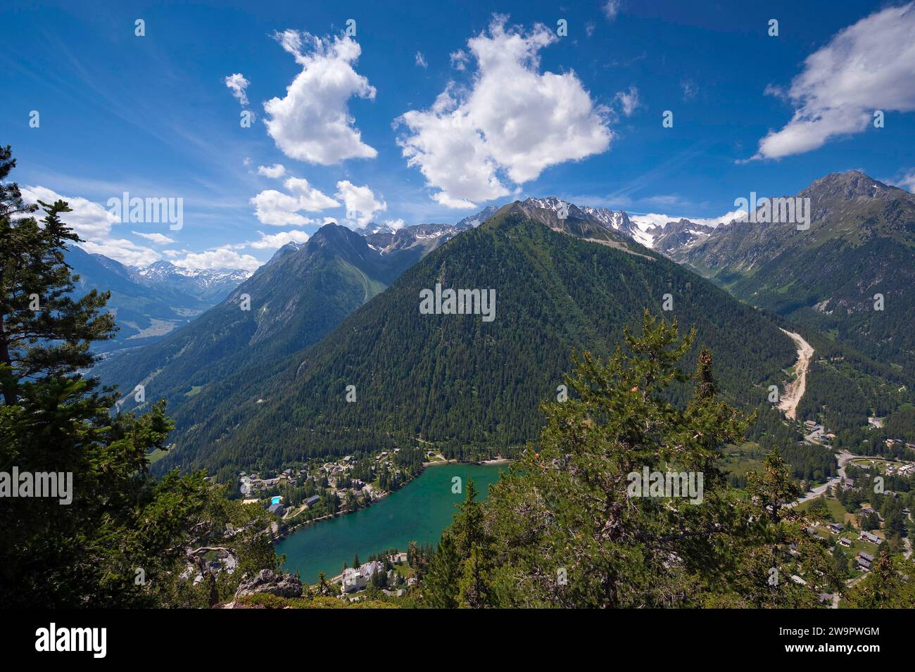 Lago di montagna Lac de Champex, Champex-Lac, lago ai margini del ghiacciaio, paesaggio montano, escursioni in montagna, paesaggio, natura, viaggi, vacanze, Vallese Foto Stock