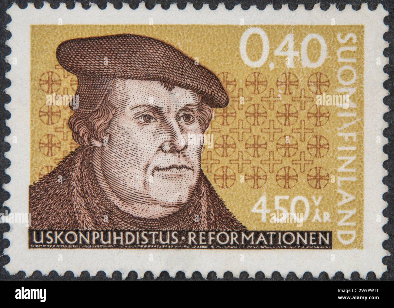 Martin Lutero, 1483 1546 anni, professore di teologia, sacerdote, figura fondamentale nella riforma protestante. Ritratto su francobollo finlandese Foto Stock