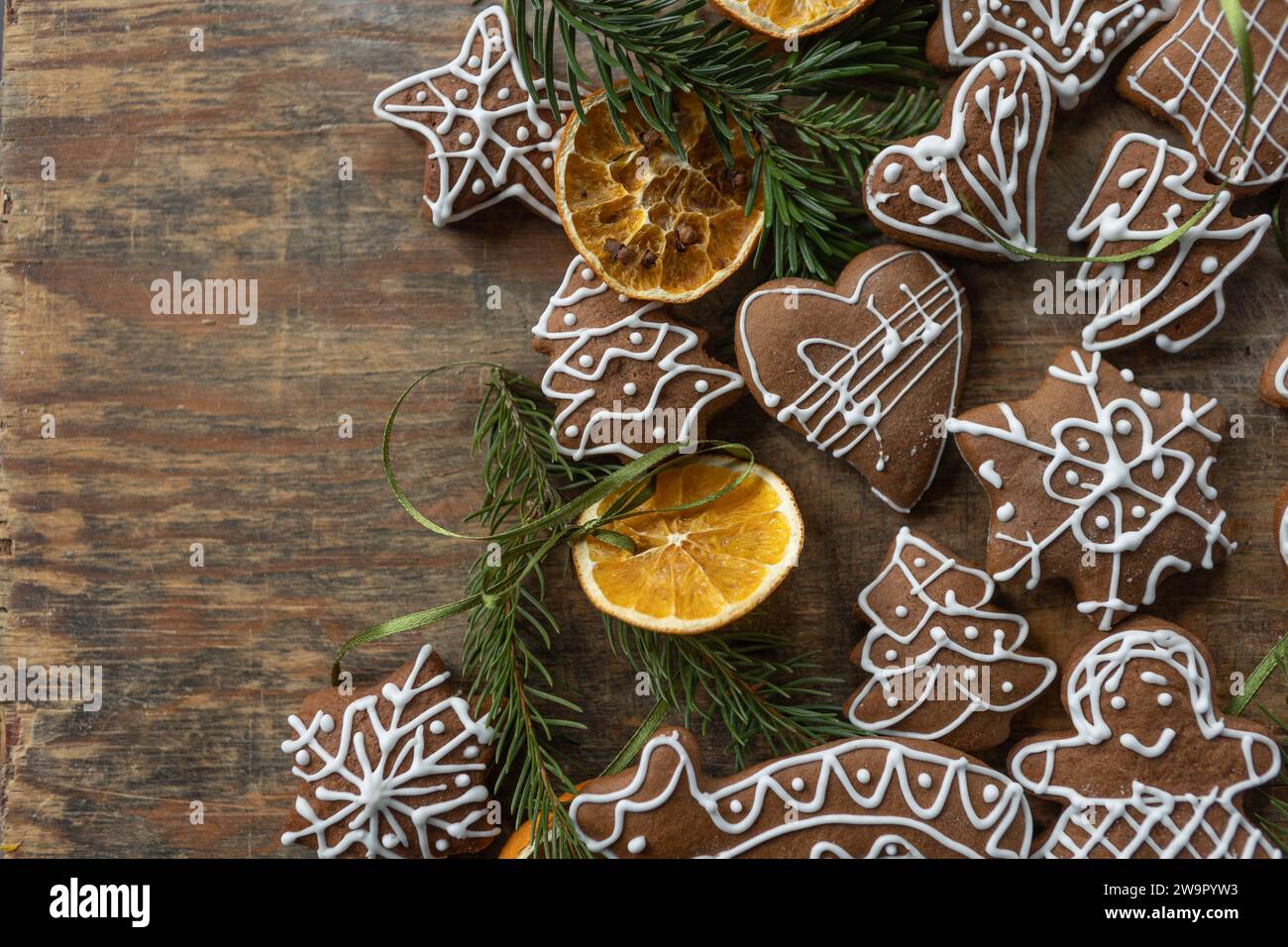 Biscotti smaltati. Dolci per Natale. Dolcezza glassata Foto Stock