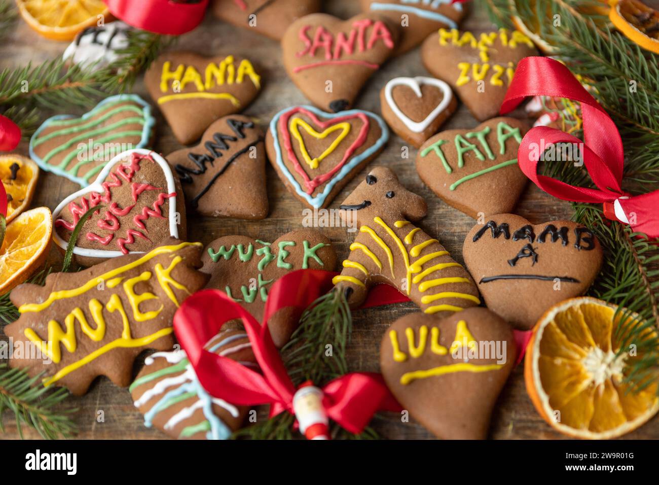 Biscotti smaltati. Dolci per Natale. Dolcezza glassata Foto Stock