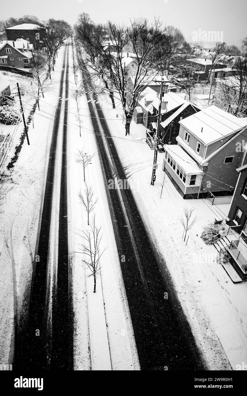 Vista aerea di Windmill Road durante una tempesta di neve a Dartmouth, nuova Scozia, Canada. Foto Stock