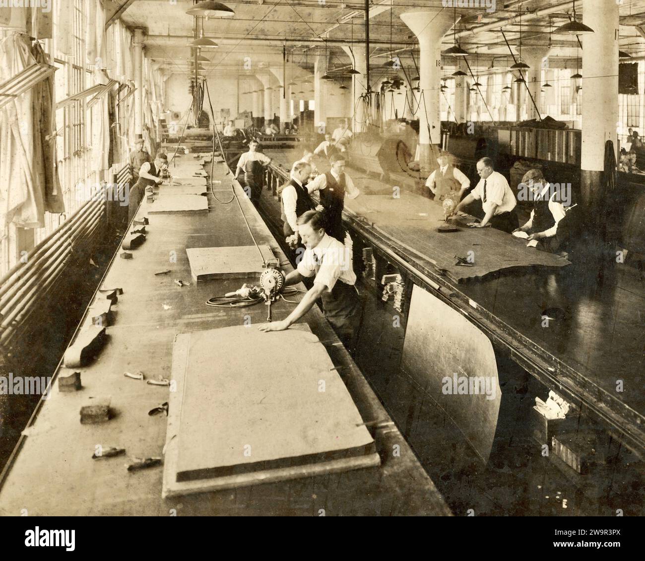 Fabbrica tessile 1900, industria tessile, lavoratori tessili circa 1900 Foto Stock