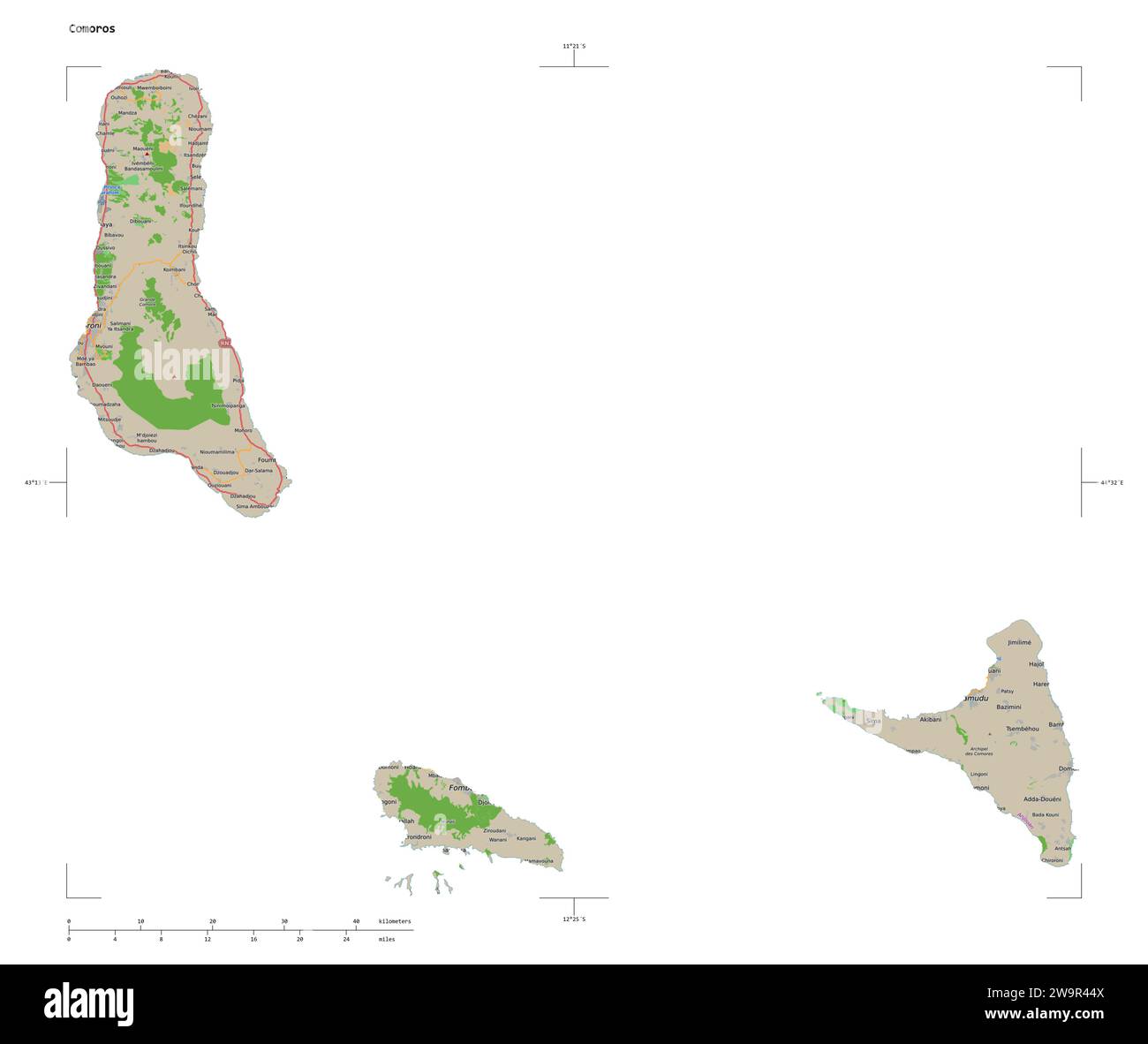 Forma di una mappa topografica in stile OSM France delle Comore, con scala di distanza e coordinate di confine della mappa, isolata su bianco Foto Stock