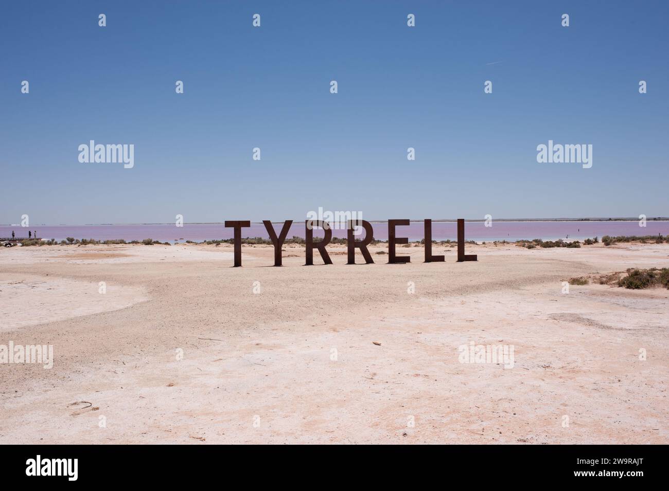 Il lago Tyrrell è una depressione poco profonda e crostata di sale nel distretto di Mallee nel nord-ovest del Victoria, in Australia. Situato a sette chilometri a nord di Sea Foto Stock