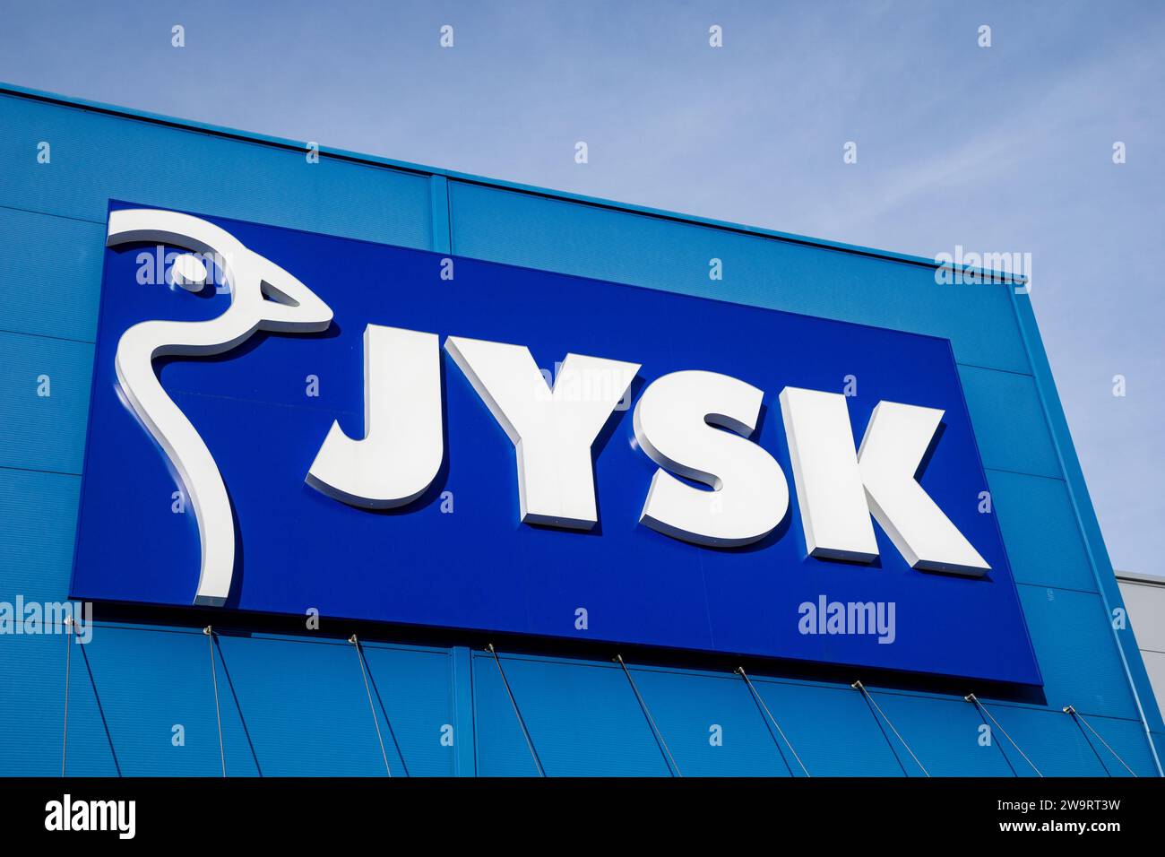 Walbrzych, Polonia - 29.12.2023: Jysk è la più grande catena danese di vendita al dettaglio che opera a livello internazionale Foto Stock