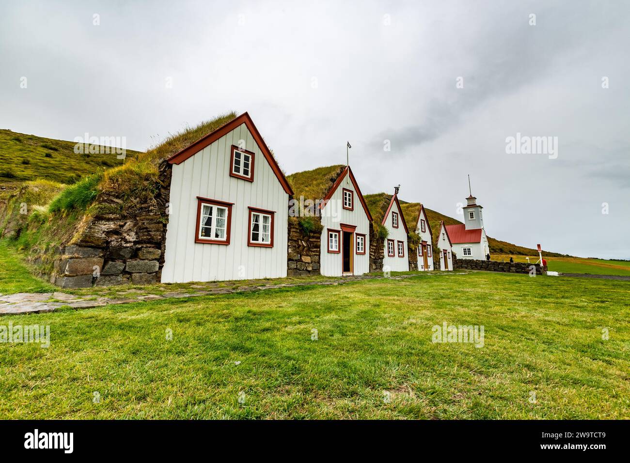 Fotografia di viaggio pastorale dall'Islanda, cielo panoramico, viste spettacolari da questa magica destinazione turistica Foto Stock