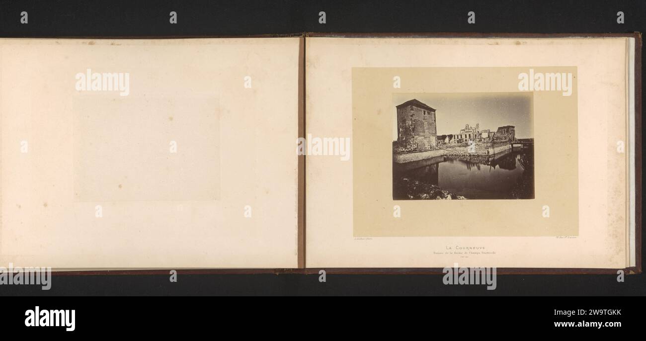 Veduta dei resti di una fattoria a la Courneuve dopo la distruzione da parte del comune di Parigi, A. Liébert, 1871 - 1872 fotografa la tipografia di sostegno fotografico Courneuve (edificio). Rovina di un edificio  architettura il Courneuve Foto Stock
