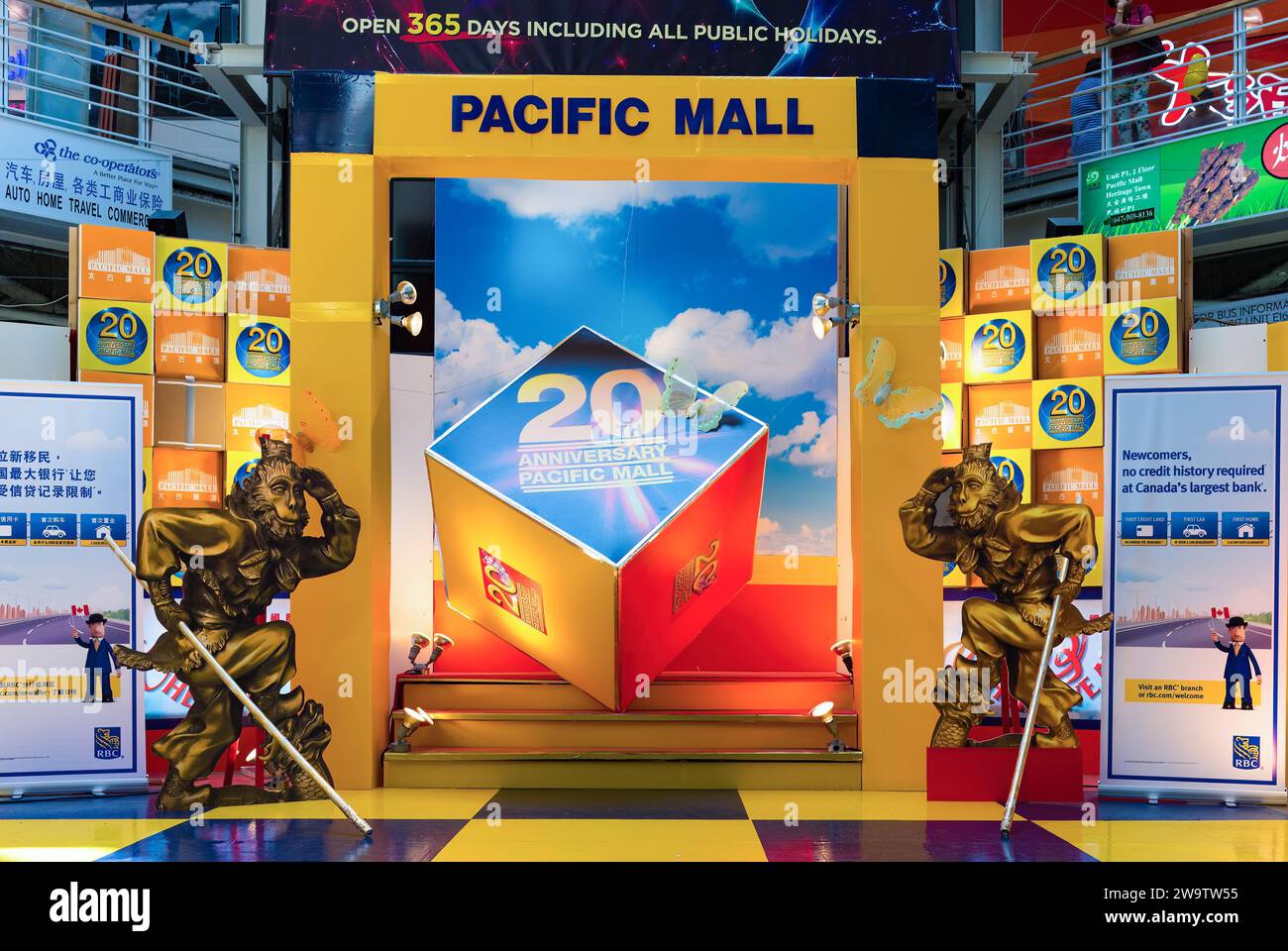 Toronto, Ontario, Canada-6 gennaio 2020: Dettagli di design degli interni del Pacific Mall. Pacific Mall è un centro commerciale asiatico e un'attrazione turistica .Edit Foto Stock