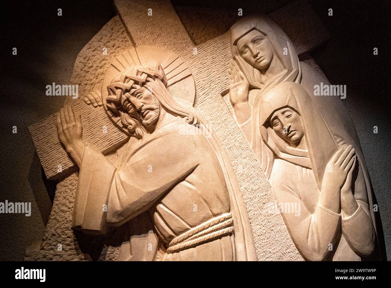 Montreal, Quebec, Canada - 12 giugno 2017: Sculture in pietra religiose cristiane viste nell'Oratorio di San Giuseppe, la più grande chiesa cattolica di CAN Foto Stock
