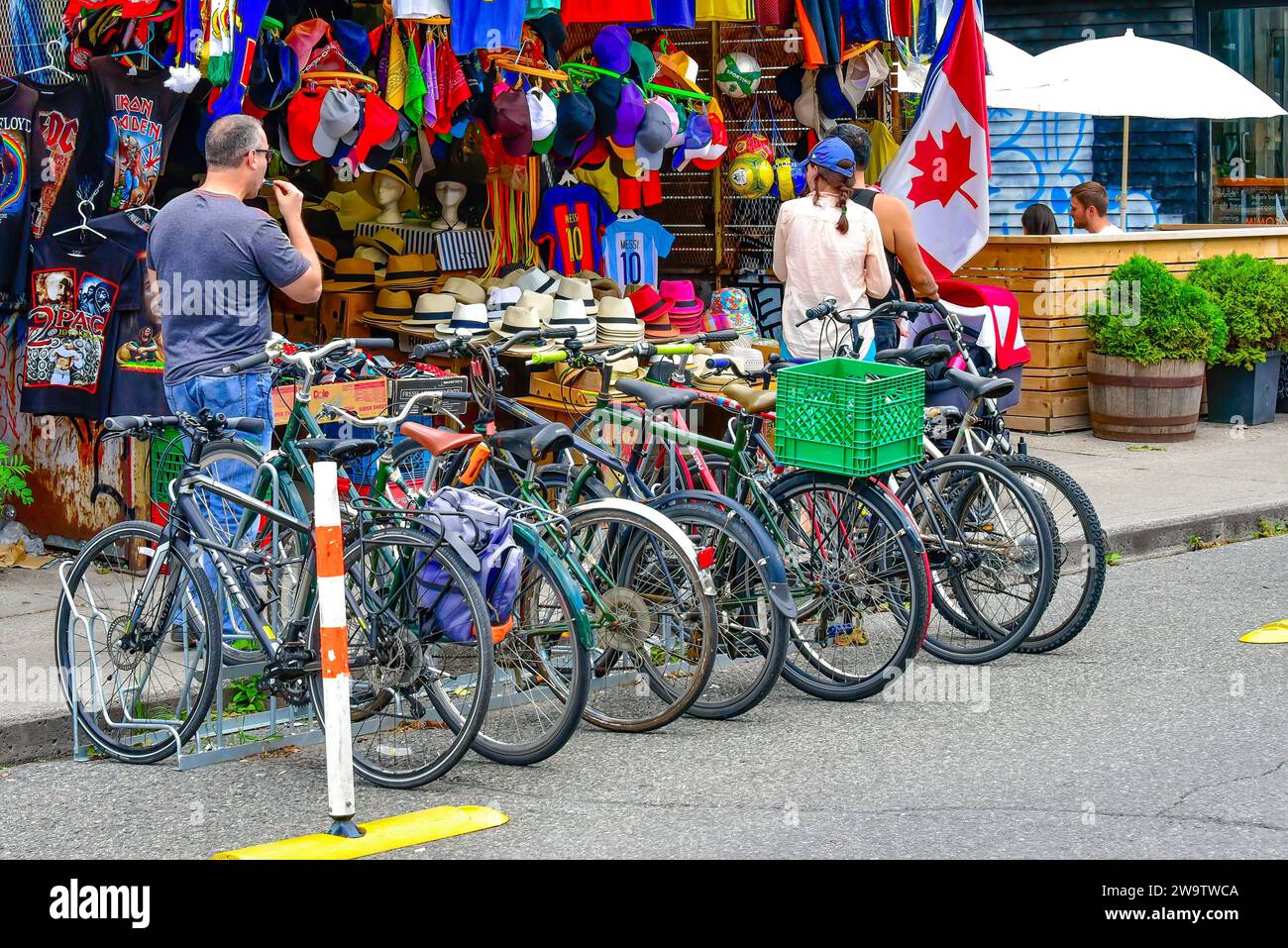 Toronto, Ontario, Canada-21 agosto 2016: Piccola impresa multicolore a Kesington Market, un'attrazione turistica nella città canadese Foto Stock