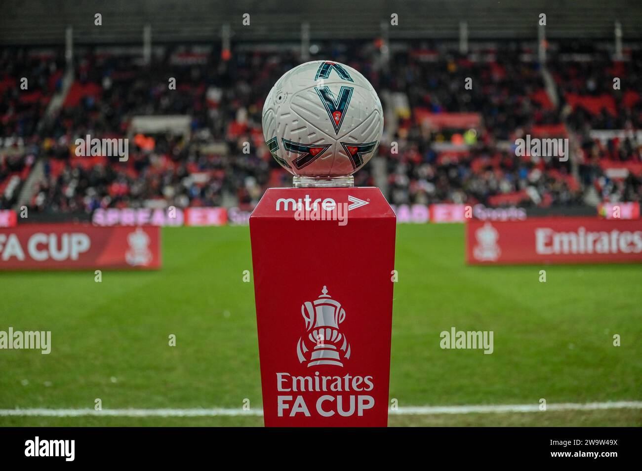 Il pallone della partita per il quarto turno di fa Cup del Sunderland AFC contro il Fulham FC allo Stadium of Light. Foto Stock