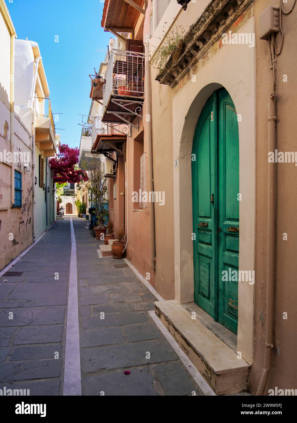 Via della città Vecchia, città di Rethymno, regione di Rethymno, Creta, Grecia Foto Stock