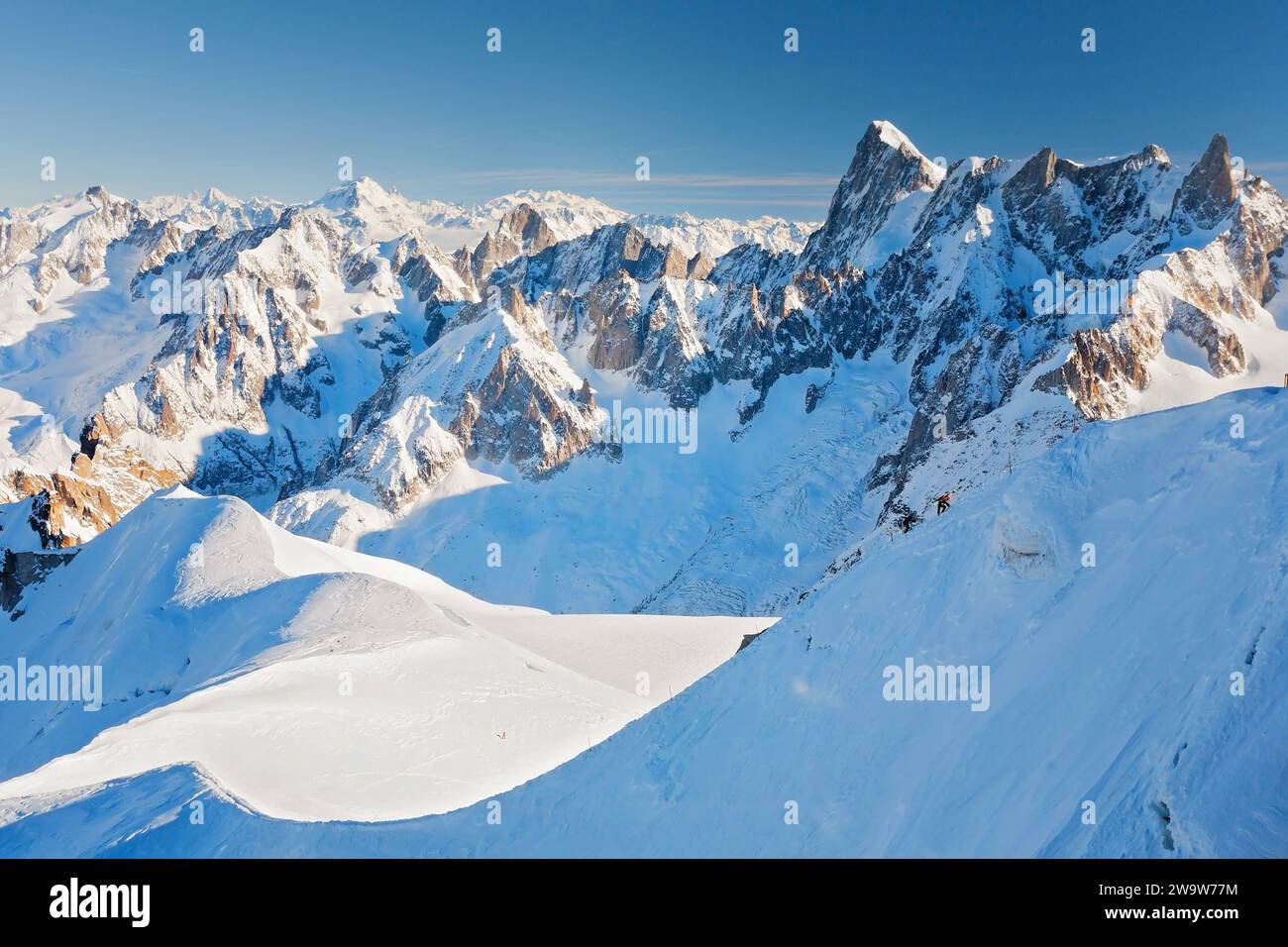 Vista panoramica delle Alpi francesi, Aiguille du Midi, Montblanc area, Francia Foto Stock