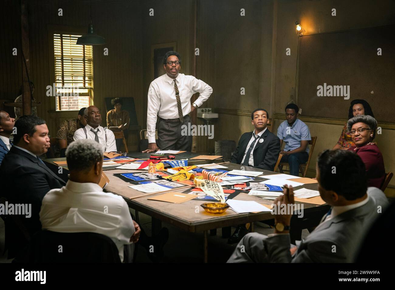 Rustin (2023) diretto da George C. Wolfe e interpretato da Colman Domingo nel ruolo di Bayard Rustin un leader per i diritti civili che affronta il razzismo e l'omofobia mentre aiuta a cambiare il corso della storia dei diritti civili orchestrando la marcia del 1963 su Washington. Fotografia pubblicitaria ***SOLO USO EDITORIALE***. Credito: BFA / David Lee / Netflix Foto Stock