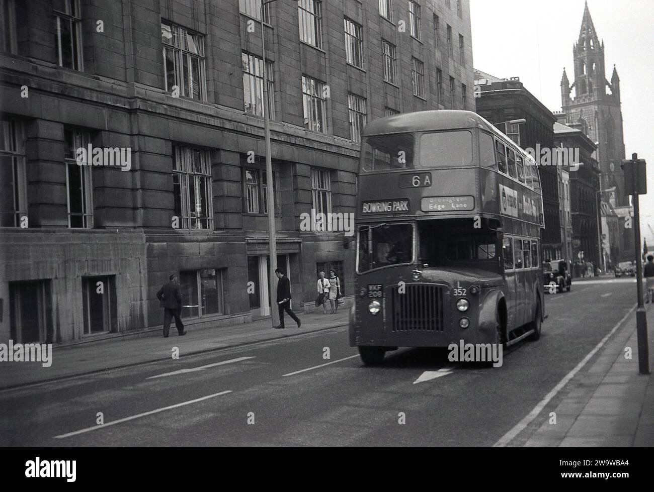 1972, storico, centro città, Liverpool, la foto mostra un Liverpool Coporation Leyland Titan 1961 PD2 autobus a due piani, No 6A, diretto a Bowring Park via Broadgreen/Edge Lane. Foto Stock