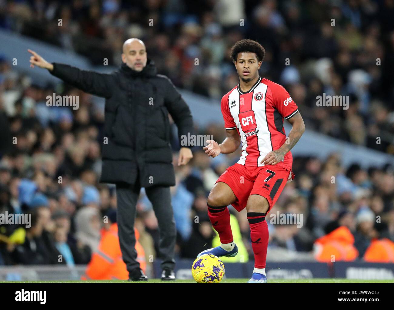 Etihad Stadium, Manchester, Regno Unito. 30 dicembre 2023. Premier League Football, Manchester City contro Sheffield United; Rhian Brewster dello Sheffield United passa il pallone credito: Action Plus Sports/Alamy Live News Foto Stock