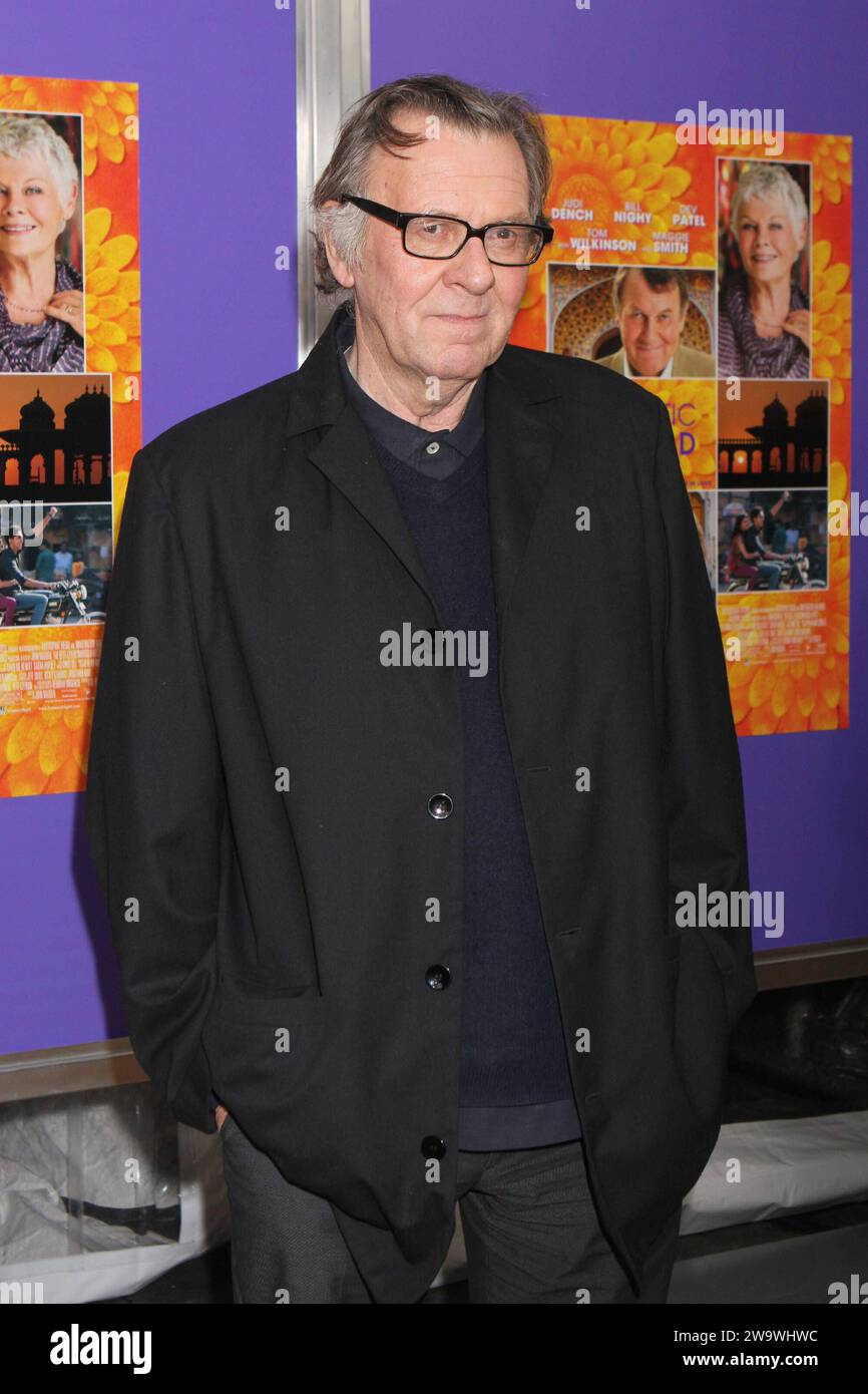 **FOTO DEL FILE** Tom Wilkinson è morto. Tom Wilkinson partecipa alla prima del Best Exotic Marigold Hotel al Ziegfeld Theater di New York il 23 aprile 2012. Copyright fotografico: XHenryxMcGeex Foto Stock