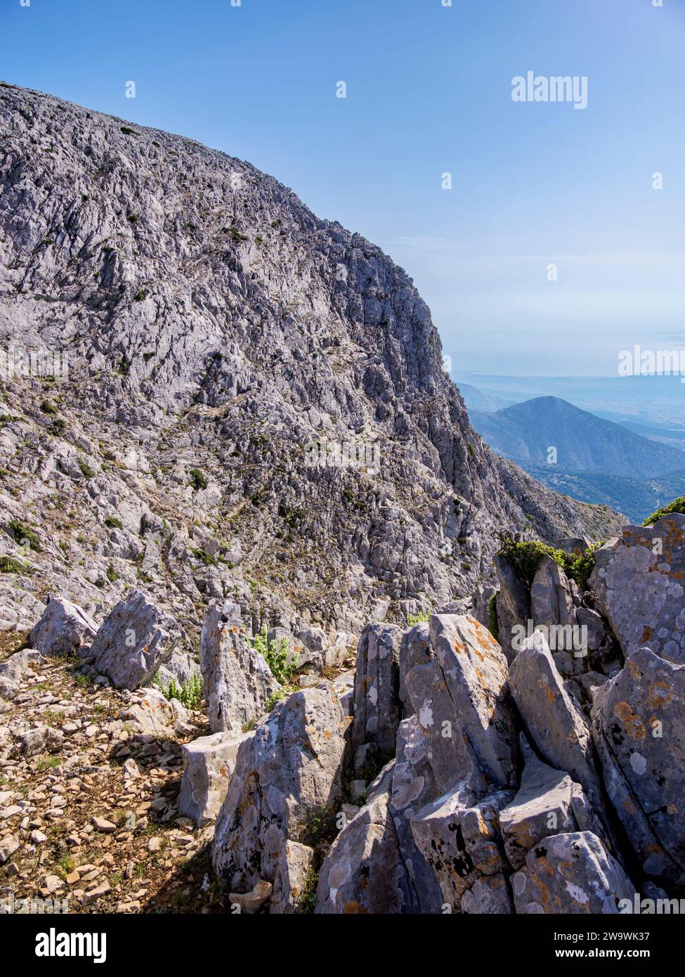 Paesaggio visto dal pendio del monte ZAS o Zeus, dell'isola di Naxos, delle Cicladi, della Grecia Foto Stock