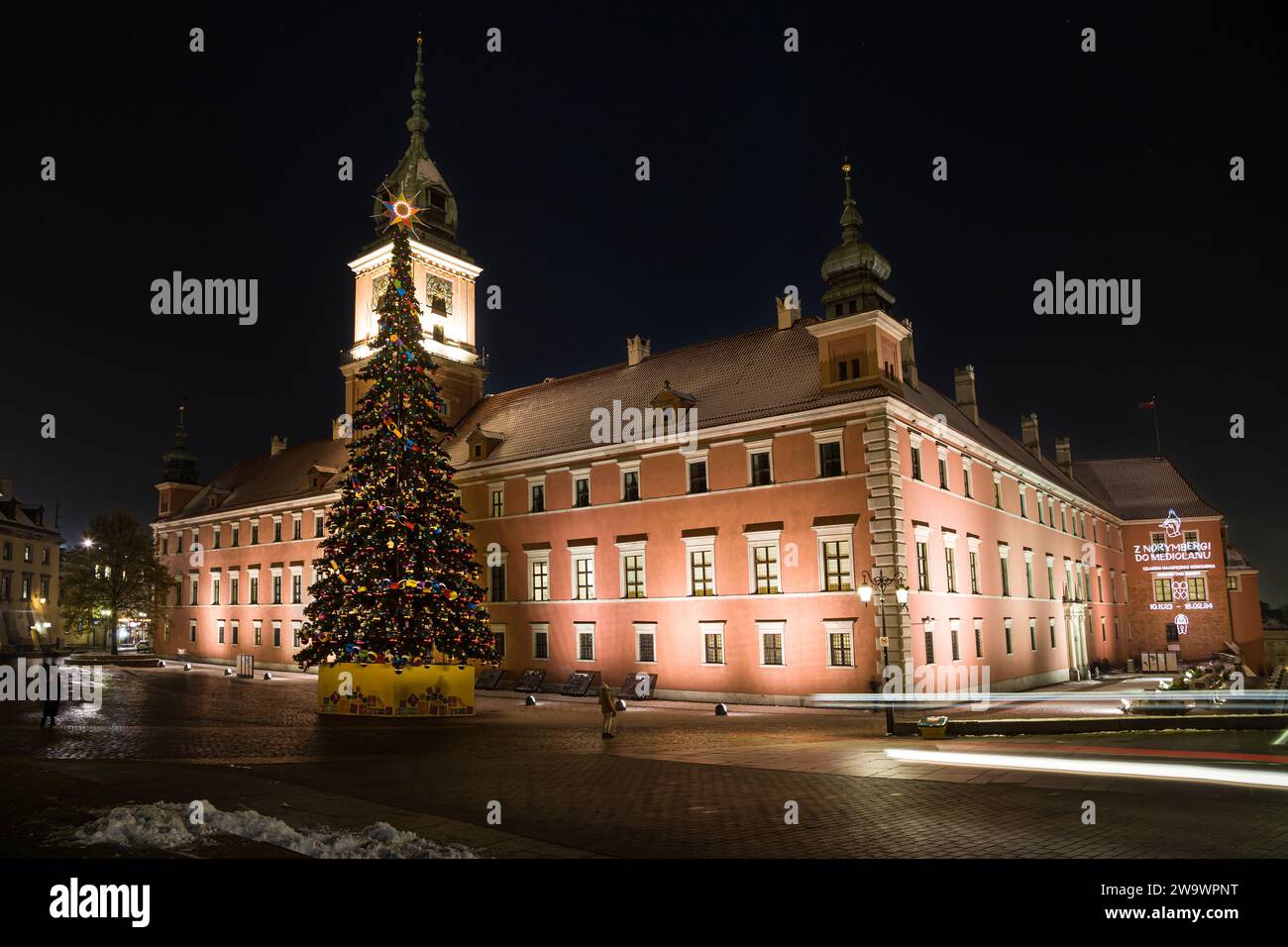 Varsavia, Polonia - 4 dicembre 2023: Castello reale di notte prima di Natale, Varsavia, Polonia. Foto Stock
