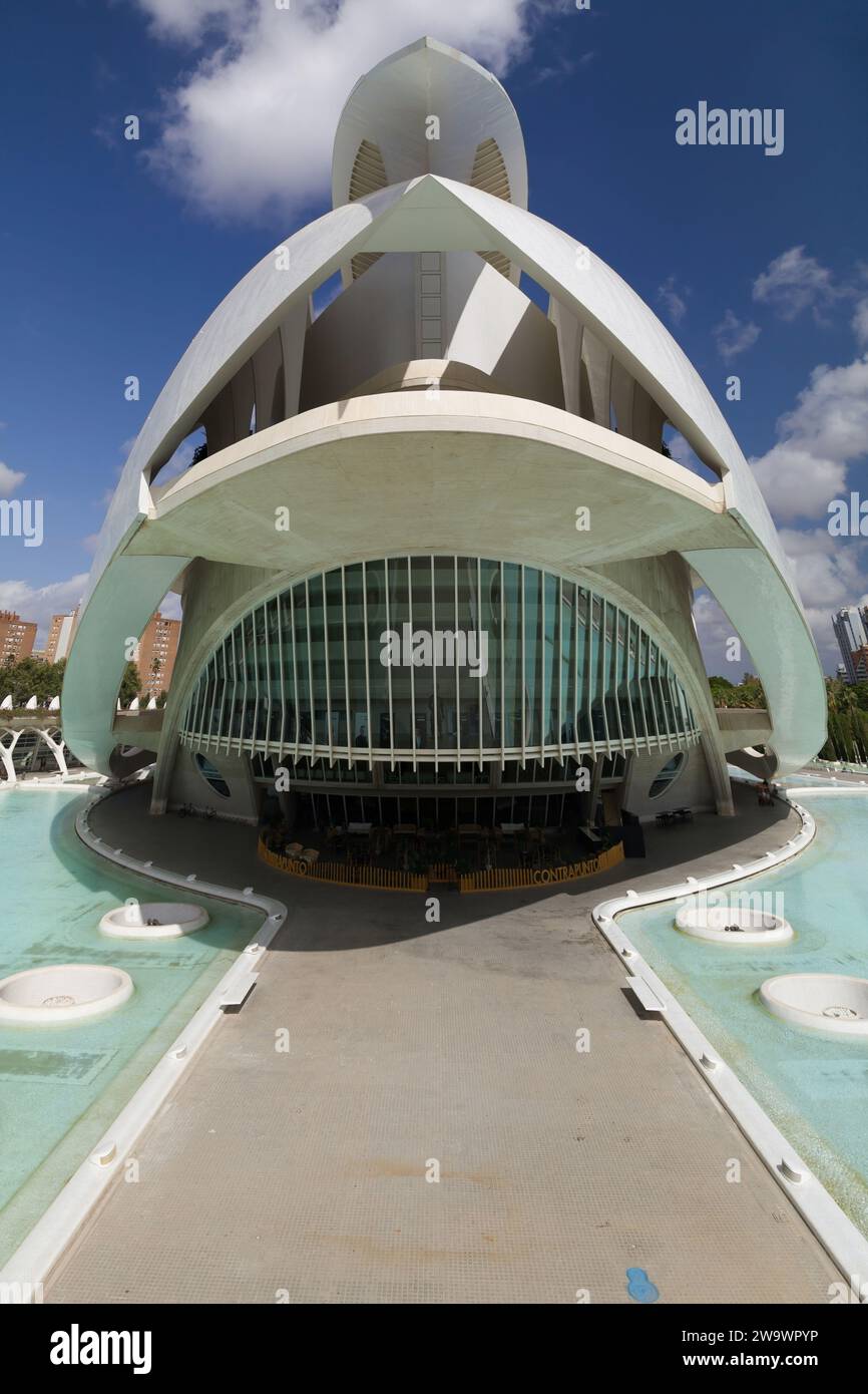 Valencia, Spagna - 14 agosto 2023: Palau de les Arts, Teatro dell'Opera di Valencia, Spagna. Foto Stock