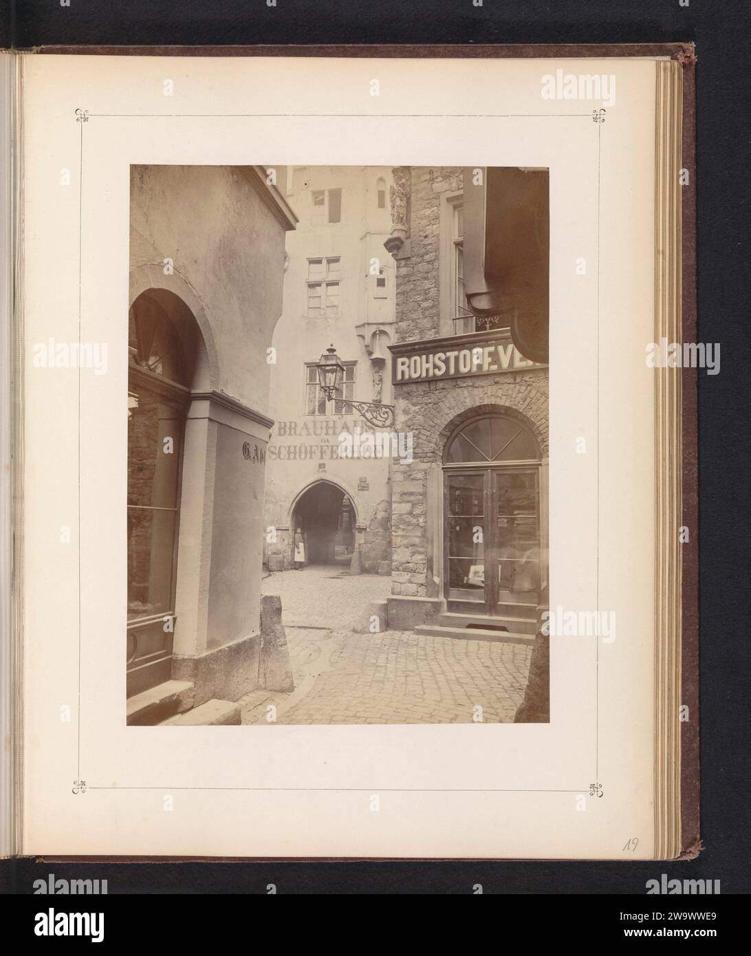 Esterno della tipografia di Peter Schöffer a Magonza, B. Erdmann, c. 1867 - nel o prima del 1872 fotografare Magonza supporto fotografico facciata di stampa di albumi (di casa o di edificio). ufficio stampa, stampa Foto Stock