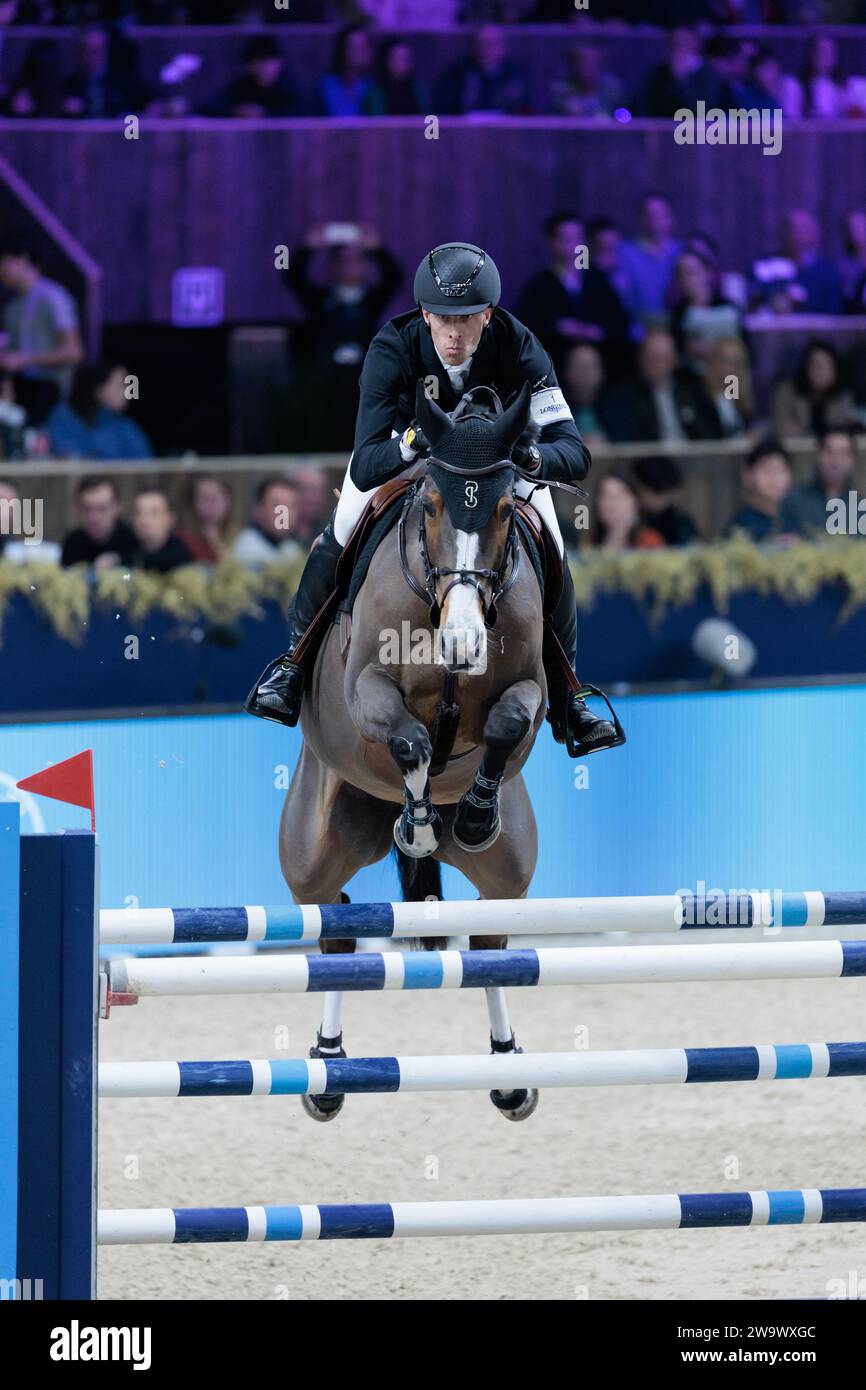 Henrik von Eckermann della Svezia con Iliana durante la Longines FEI Jumping World Cup™ presentata da BMW al Jumping Mechelen il 30 dicembre 2023, Nekkerhal, Belgio (foto di Maxime David - MXIMD Pictures) Foto Stock