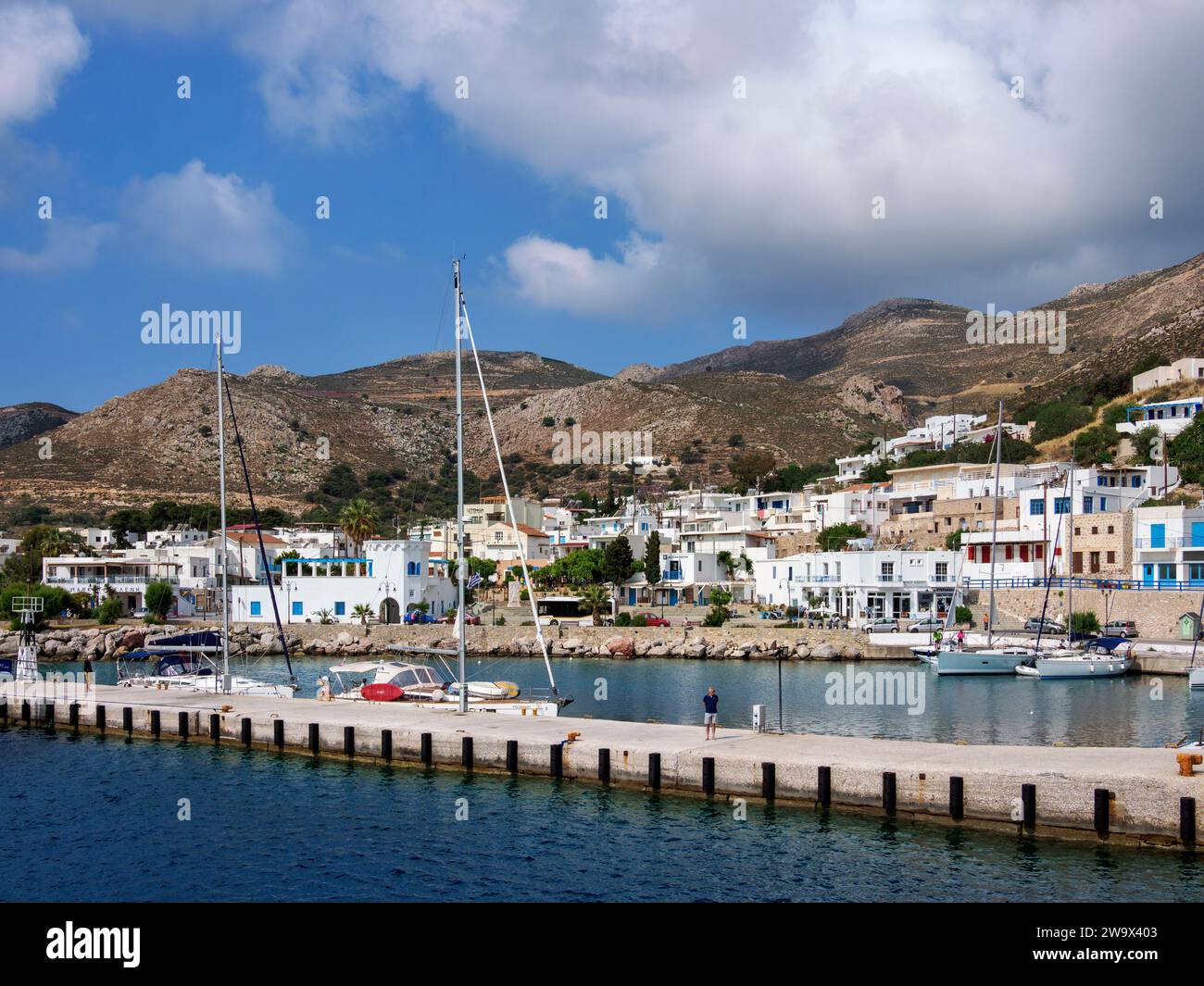 Porto di Livadia Village, isola di Tilos, Dodecaneso, Grecia Foto Stock