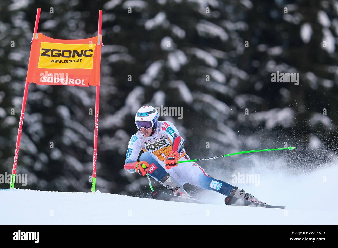 Henrik Kristoffersen (NOR) gareggia durante la Coppa del mondo di sci alpino Audi FIS, MenÕs Giant Slalom gara sulla pista Gran Risa, alta Badia il 17 dicembre 2 Foto Stock