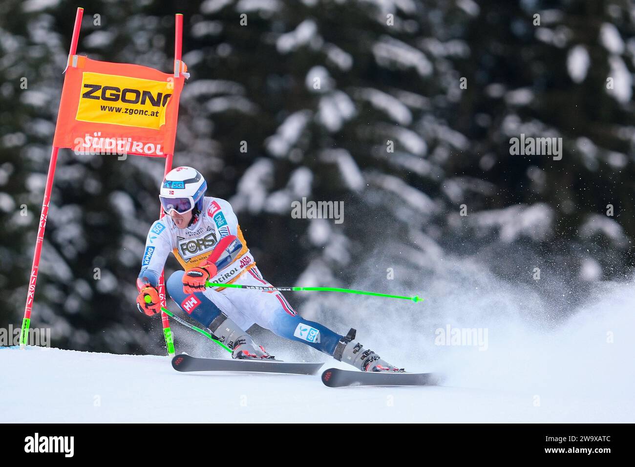 Henrik Kristoffersen (NOR) gareggia durante la Coppa del mondo di sci alpino Audi FIS, MenÕs Giant Slalom gara sulla pista Gran Risa, alta Badia il 17 dicembre 2 Foto Stock