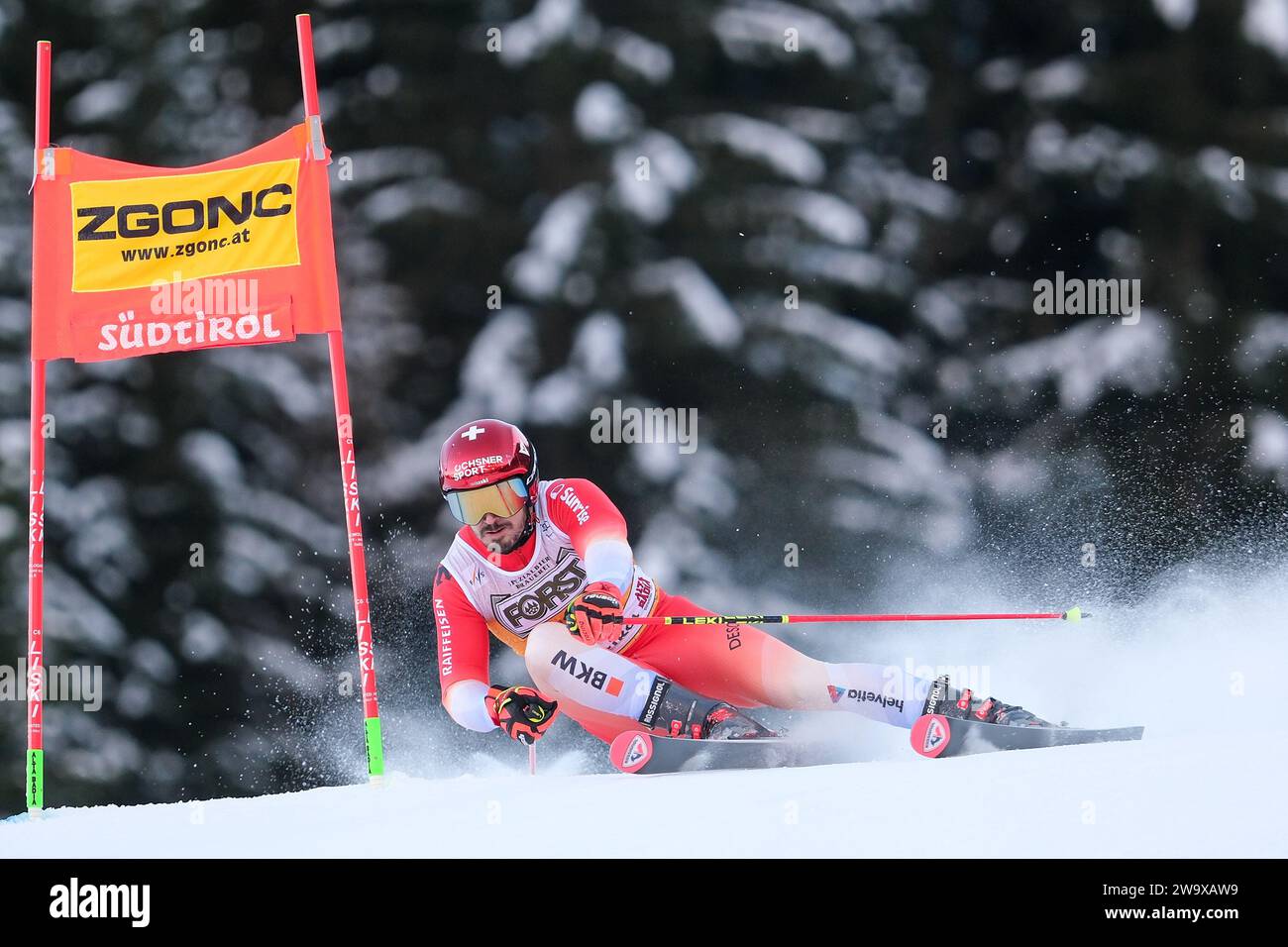 Risa Racing Loic Meillard (sui) gareggia durante la Coppa del mondo di sci alpino ...
