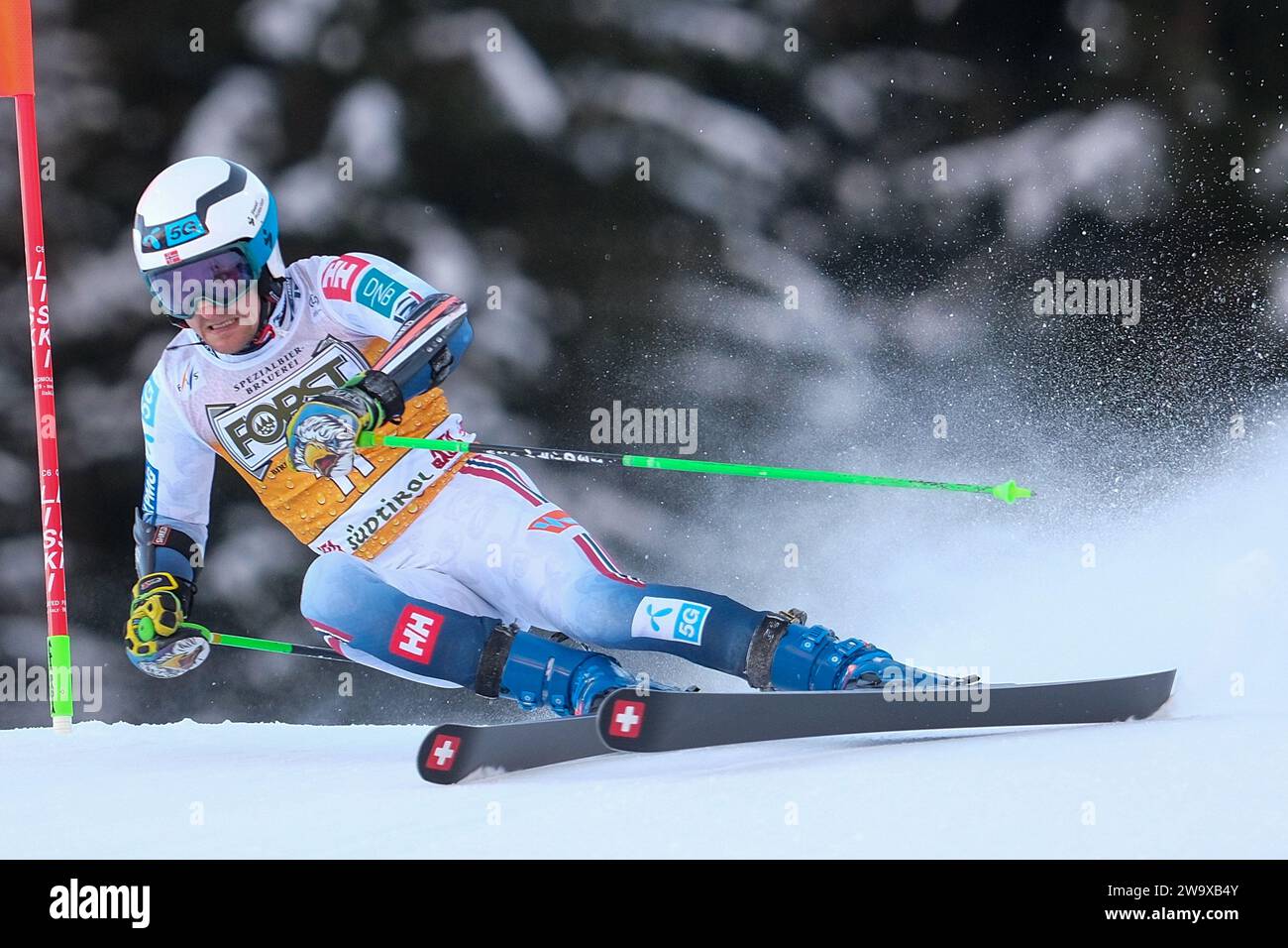 Rasmussen Windingstad (NOR) gareggia durante la Coppa del mondo di sci alpino Audi FIS, MenÕs Giant Slalom Race sulla pista Gran Risa, alta Badia il 17 dicembre, Foto Stock