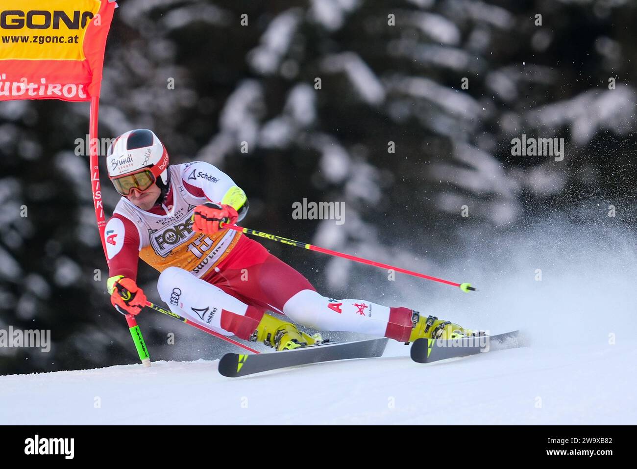 Stefan Brennsteiner (AUT) gareggia durante la Coppa del mondo di sci alpino Audi FIS, MenÕs Giant Slalom gara sulla pista Gran Risa, alta Badia il 17 dicembre 20 Foto Stock