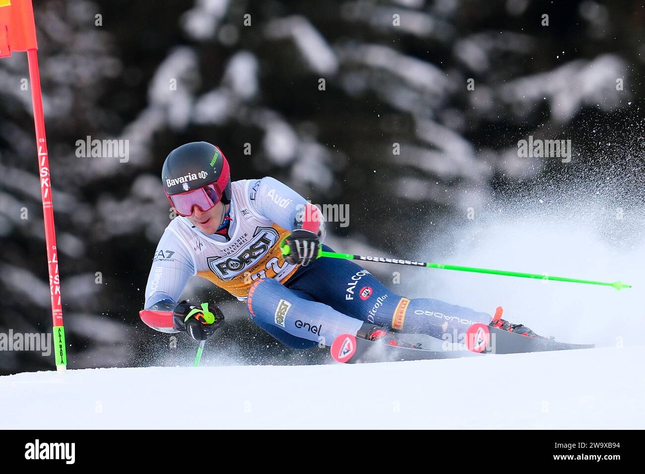 Giovanni Borsotti (ITA) gareggia durante la Coppa del mondo di sci alpino Audi FIS, MenÕs Giant Slalom Race sulla pista Gran Risa, alta Badia il 17 dicembre 2023 Foto Stock