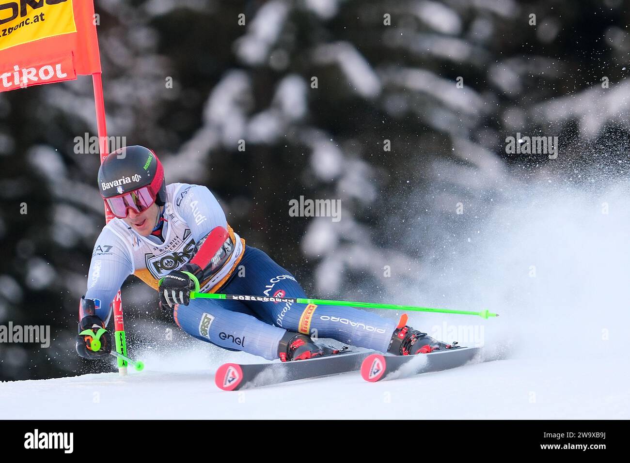 Giovanni Borsotti (ITA) gareggia durante la Coppa del mondo di sci alpino Audi FIS, MenÕs Giant Slalom Race sulla pista Gran Risa, alta Badia il 17 dicembre 2023 Foto Stock