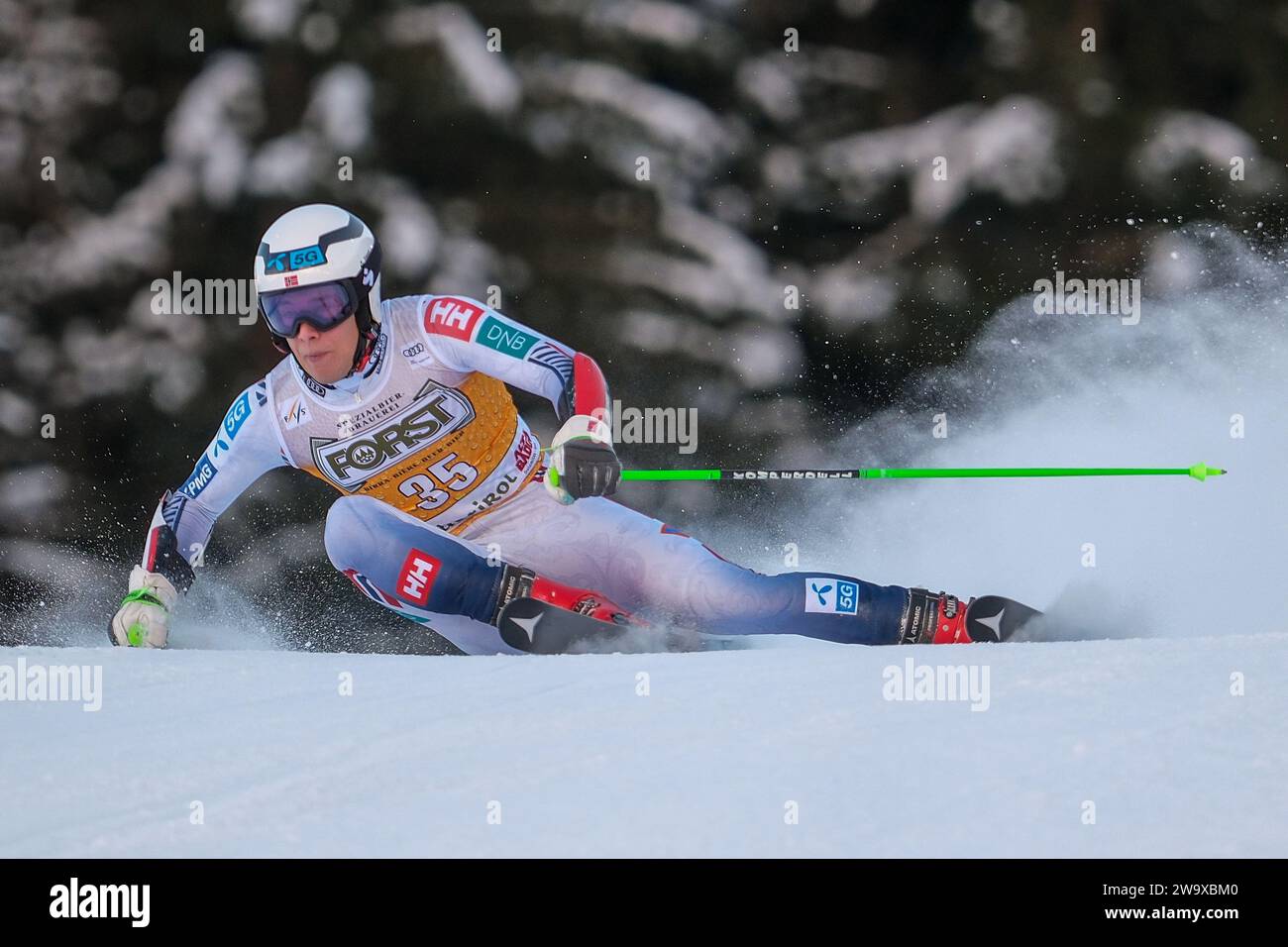 Fredrik Moeller (NOR) gareggia durante la Coppa del mondo di sci alpino Audi FIS, MenÕs Giant Slalom Race sulla pista Gran Risa, alta Badia il 17 dicembre 2023, Foto Stock