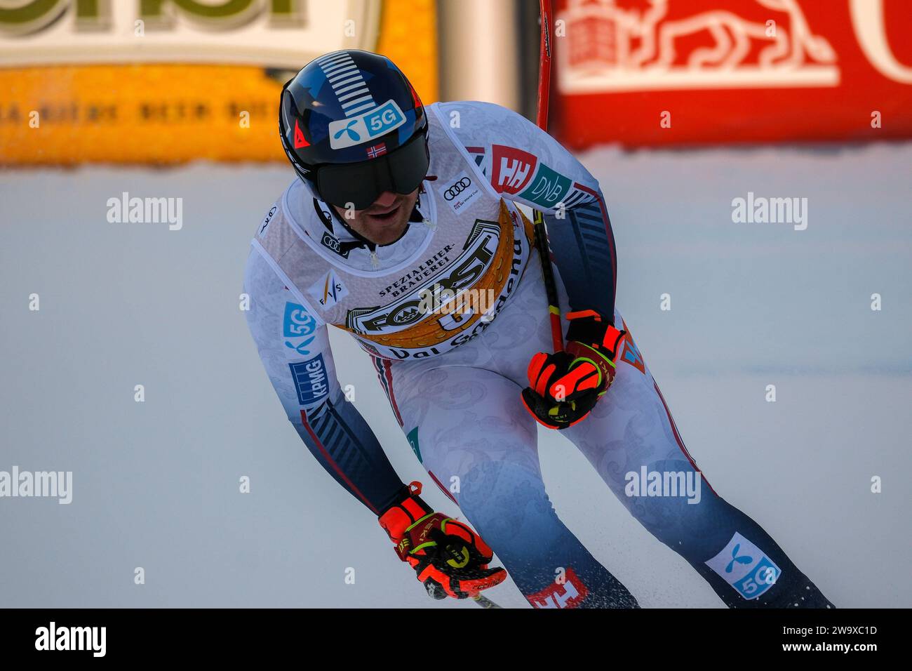 Adrian Smiseth Sejersted (NOR) gareggia durante la Coppa del mondo di sci alpino Audi FIS, MenÕs gara di Downhill sul Saslong Slope in Val Gardena il 16 dicembre, Foto Stock