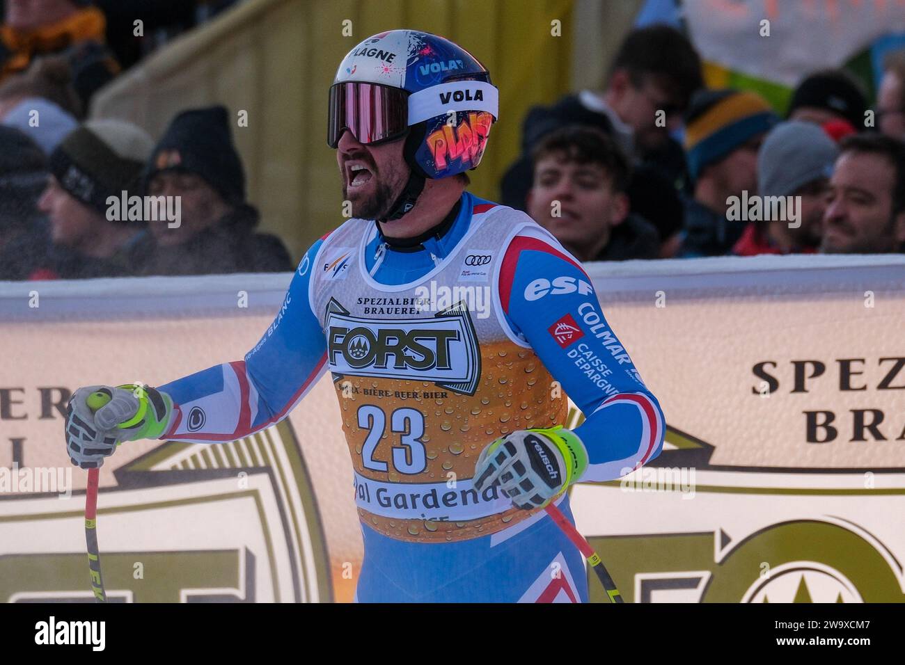 Maxence Muzaton (fra) gareggia durante la Coppa del mondo di sci alpino Audi FIS, MenÕs gara di Downhill sul Saslong Slope in Val Gardena il 16 dicembre 2023, in Val Gardena Foto Stock