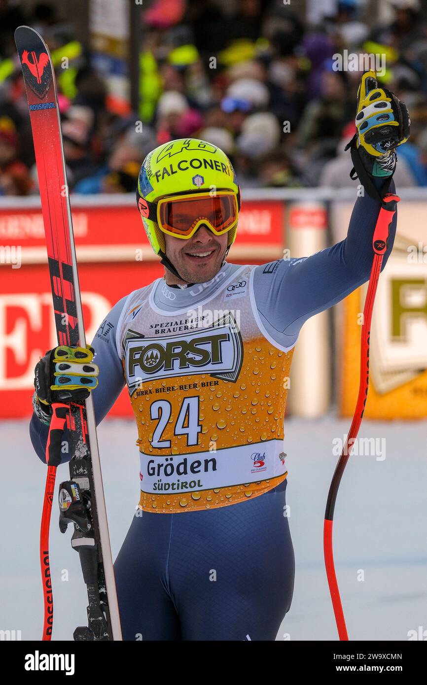 Christof Innerhofer (ITA) gareggia durante la Coppa del mondo di sci alpino Audi FIS, MenÕs Downhill Race sul Saslong Slope in Val Gardena il 16 dicembre 2023, Foto Stock