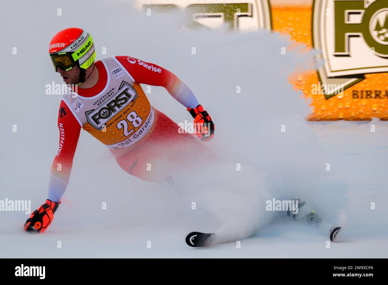 Justin Murisier (sui) gareggia durante l'Audi FIS Alpine Ski World Cup, MenÕs gara di Downhill sul Saslong Slope in Val Gardena il 16 dicembre 2023, in Val Gardena Foto Stock