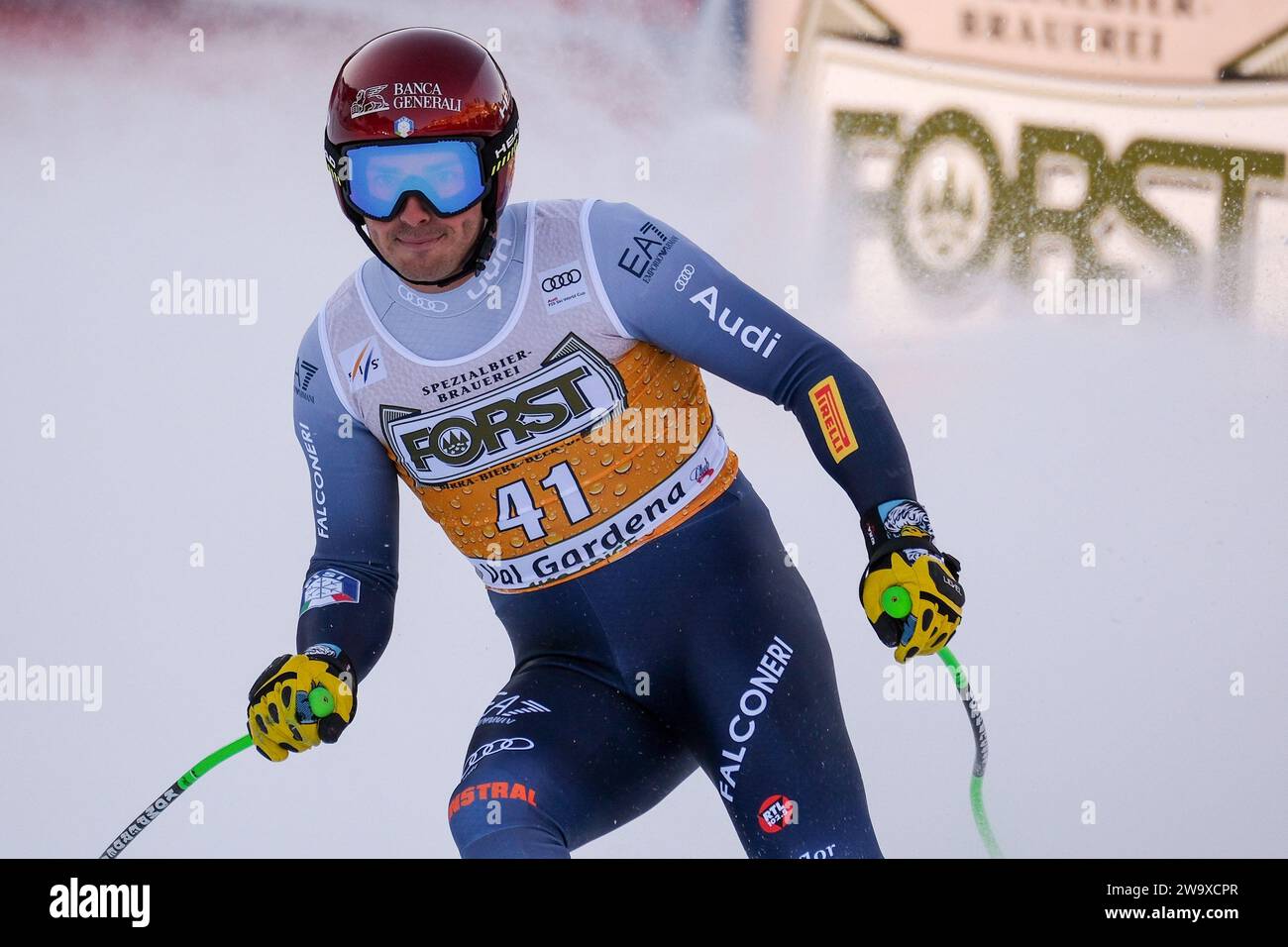 Guglielmo Bosca (ITA) gareggia durante la Coppa del mondo di sci alpino Audi FIS, MenÕs gara di Downhill sul Saslong Slope in Val Gardena il 16 dicembre 2023, in Val Gardena Foto Stock
