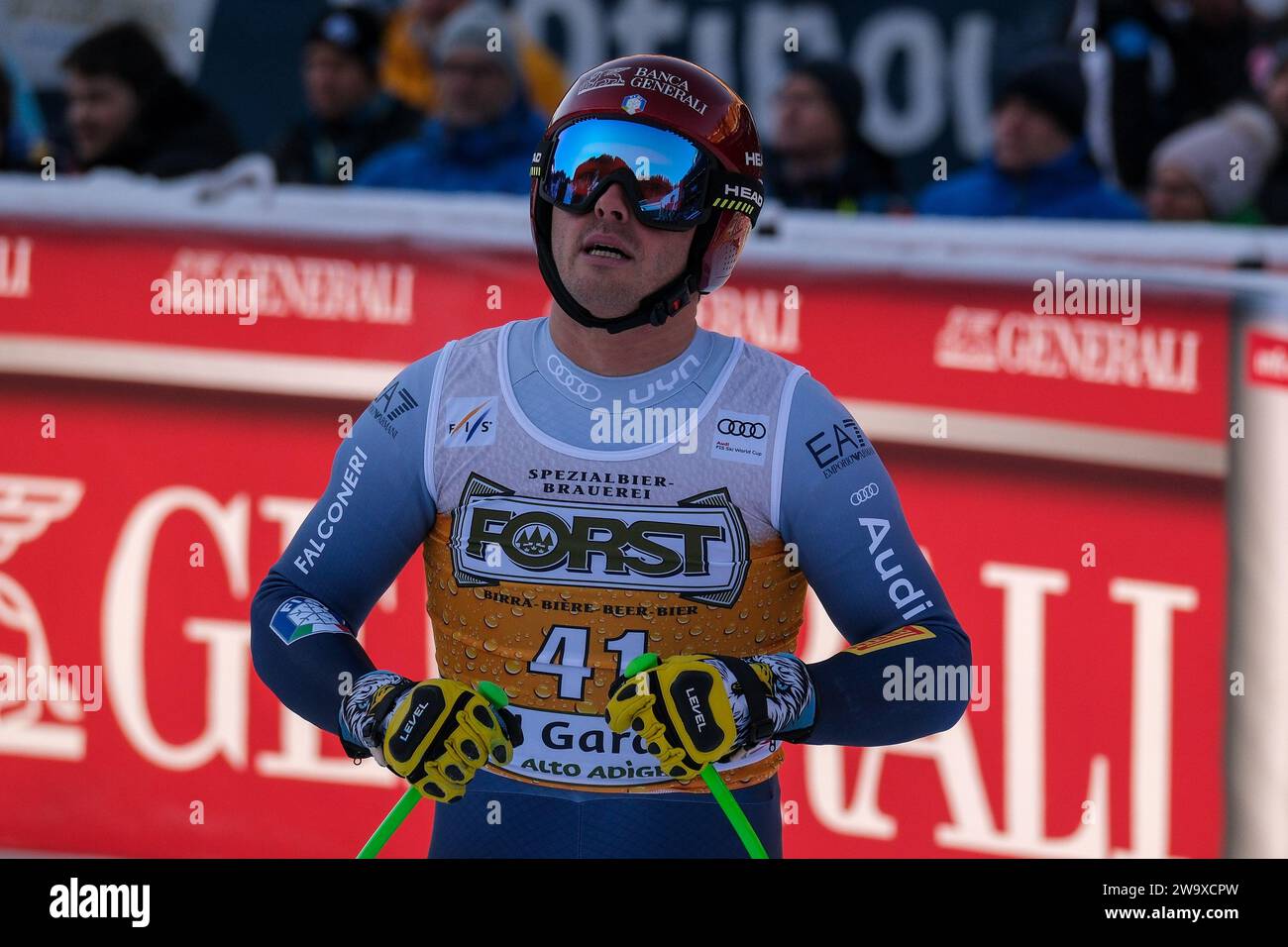 Guglielmo Bosca (ITA) gareggia durante la Coppa del mondo di sci alpino Audi FIS, MenÕs gara di Downhill sul Saslong Slope in Val Gardena il 16 dicembre 2023, in Val Gardena Foto Stock