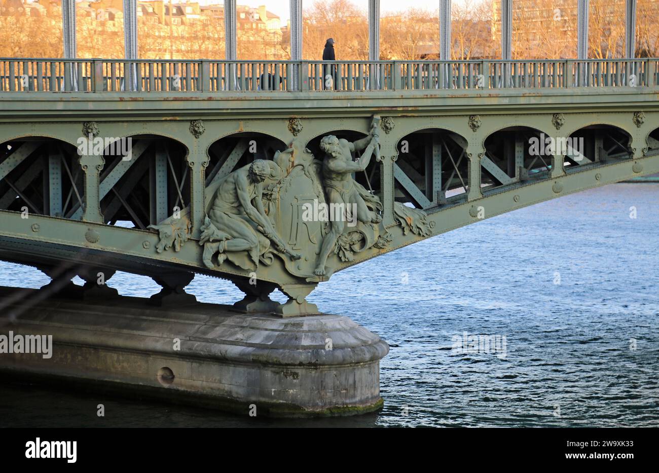 Sculture di Pont de Bir-Hakeim. Parigi Foto Stock